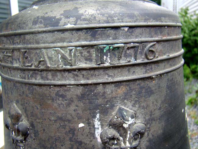 SALVAGED FROM A SHIPWRECK!! A fabulous ship's bell dated 1776. — image 2